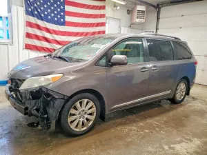 2012 TOYOTA SIENNA