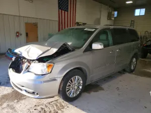 2015 CHRYSLER TOWN & CO