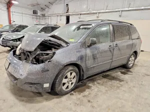 2010 TOYOTA SIENNA