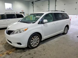 2013 TOYOTA SIENNA