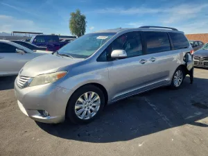 2013 TOYOTA SIENNA