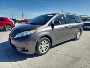 2017 TOYOTA SIENNA