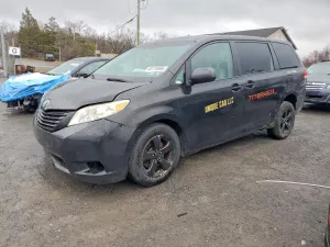 2014 TOYOTA SIENNA