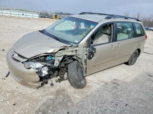 2010 TOYOTA SIENNA