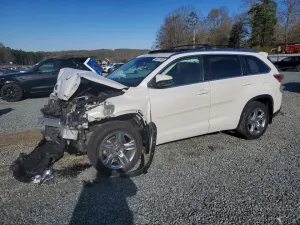 2016 TOYOTA HIGHLANDER