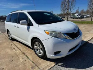 2012 TOYOTA SIENNA