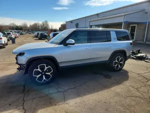 2024 RIVIAN RIS