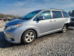 2017 TOYOTA SIENNA