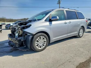2016 TOYOTA SIENNA
