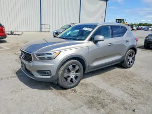 2020 VOLVO XC40