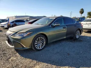2019 LEXUS ES300
