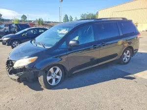 2011 TOYOTA SIENNA