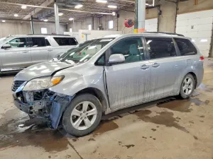 2011 TOYOTA SIENNA