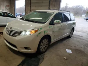 2014 TOYOTA SIENNA