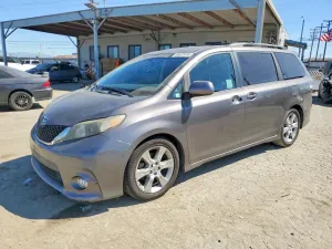 2012 TOYOTA SIENNA