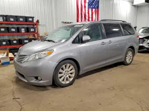2013 TOYOTA SIENNA
