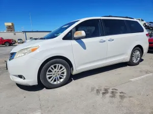 2014 TOYOTA SIENNA