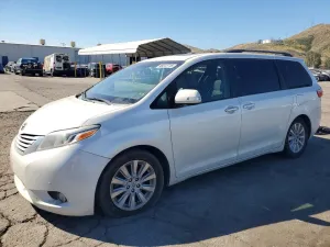 2015 TOYOTA SIENNA
