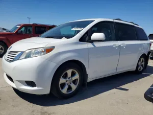 2016 TOYOTA SIENNA