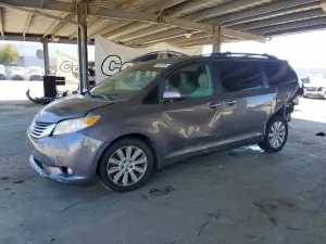 2012 TOYOTA SIENNA