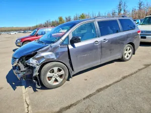 2012 TOYOTA SIENNA