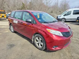 2016 TOYOTA SIENNA