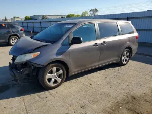 2016 TOYOTA SIENNA
