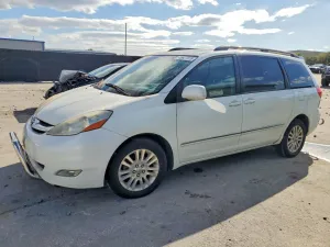 2010 TOYOTA SIENNA