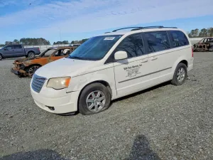 2010 CHRYSLER MINIVAN
