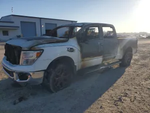2017 NISSAN TITAN