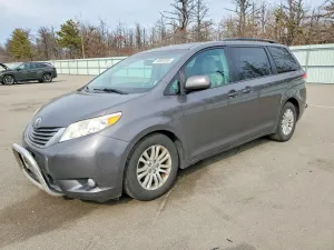 2014 TOYOTA SIENNA