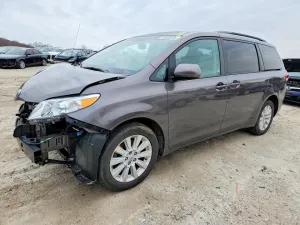 2013 TOYOTA SIENNA