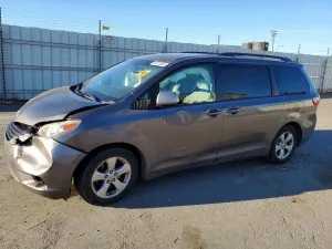 2015 TOYOTA SIENNA
