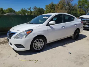 2017 NISSAN VERSA
