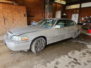 2003 LINCOLN TOWNCAR