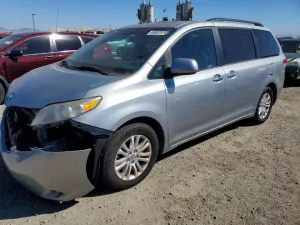 2014 TOYOTA SIENNA