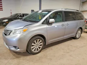 2012 TOYOTA SIENNA