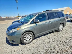 2011 TOYOTA SIENNA