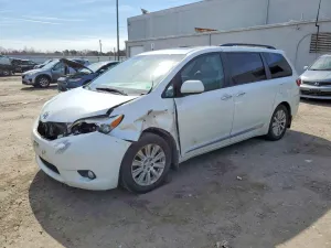2016 TOYOTA SIENNA
