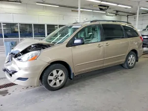 2009 TOYOTA SIENNA