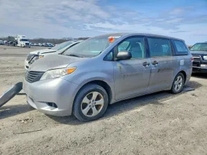 2013 TOYOTA SIENNA