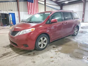 2011 TOYOTA SIENNA