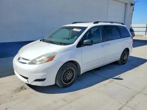 2010 TOYOTA SIENNA