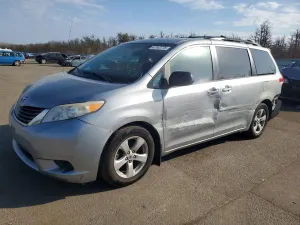 2013 TOYOTA SIENNA