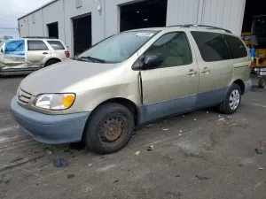 2003 TOYOTA SIENNA
