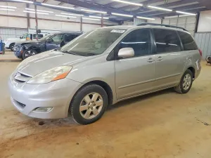 2010 TOYOTA SIENNA