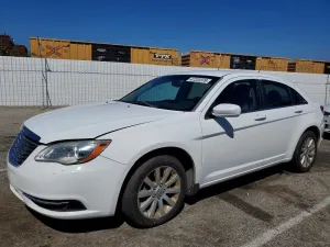 2013 CHRYSLER 200