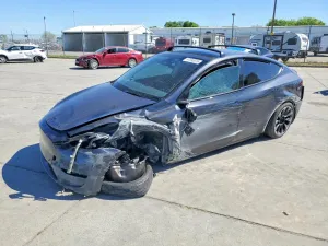 2024 TESLA MODEL Y