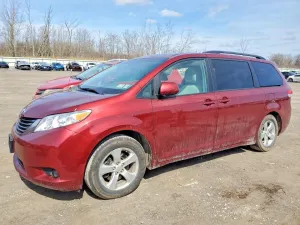 2011 TOYOTA SIENNA