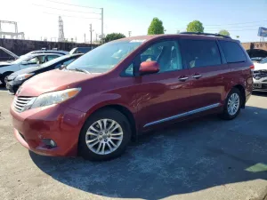 2012 TOYOTA SIENNA